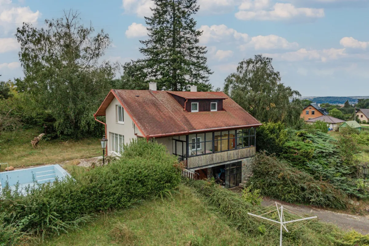 Rodinný dům 5+kk s obrovskou zahradou, bazénem a saunou – Mělník, Vehlovice — Mělník