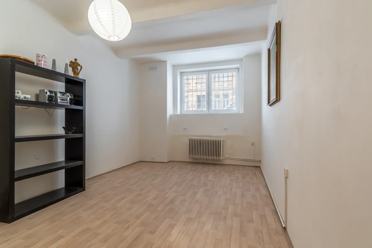Pronájem ateliéru - byt/kancelář/ordinace atd., 3+1 — Praha 10 – Vršovice
