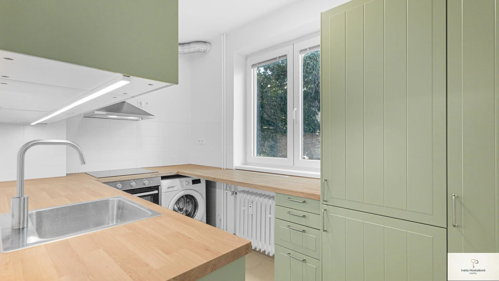 Moderní a slunný byt 2+1 (65,5 m²) s balkonem a zahradou Praha 6, Dejvice (Na Zavadilce) — Praha